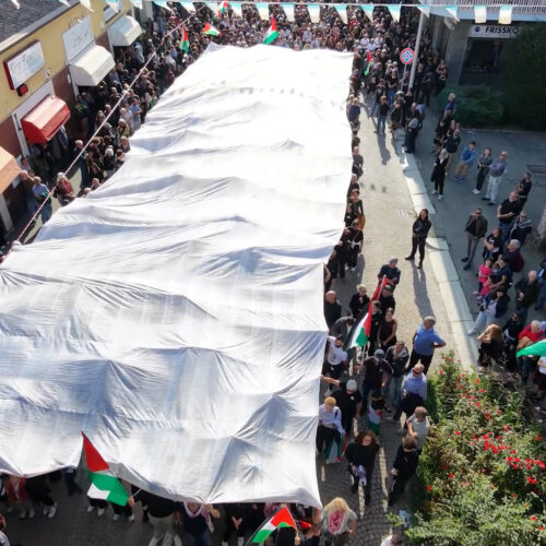 Il Sudario di Gaza e le oltre mille persone ad Alessandria nel corteo silenzioso in memoria di 18 mila bambini