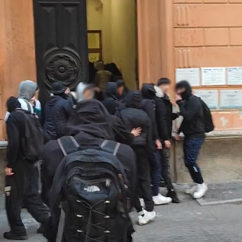 Proteste studenti nell’Alessandrino: a Novi tentativo di occupazione, petardi e lancio di uova